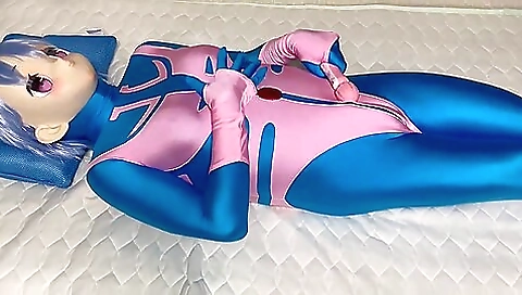 Sexy amateur with a sexy body and big boobs seduces her toy