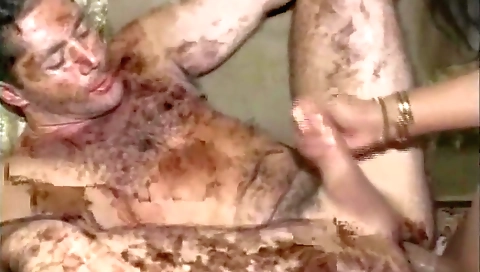 Shemale gets her ass fucked on a homemade sex video