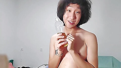 Sexy asian with a round ass shows how erotic it is to play