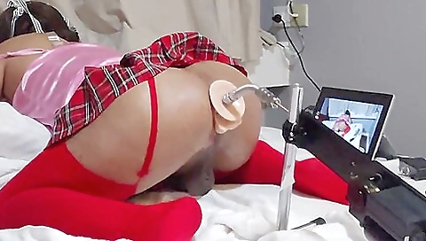 Young amateur teen and her older lover fuck on the bed