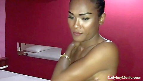 I'm an asian brunette with a very big desire to fuck